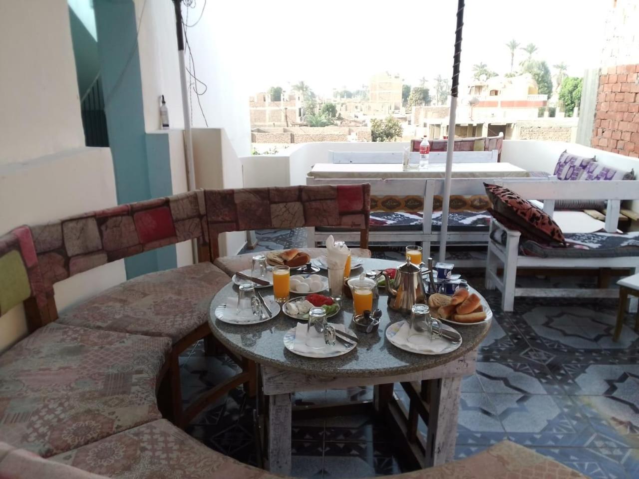 One Love Guesthouse & Restaurant Luxor Exterior photo